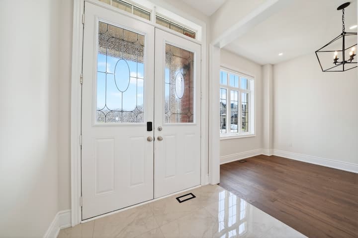Whole House New Luxury Kitchen—5 Bedrooms 5 Baths - Oakville