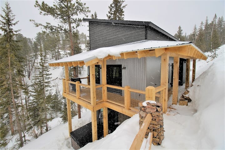 Chasing Squirrel's Lodge • Hot Tub • Pet Friendly - Deadwood, SD