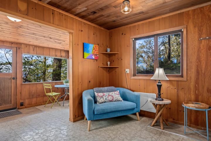 Serene Camano Cabin W Deck Fire Pit & Views! - 橡港市