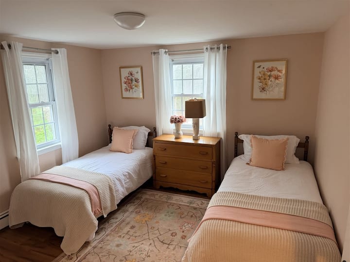 New 2026 Charming Home Just Over A Mile To Coast G - Orleans, MA