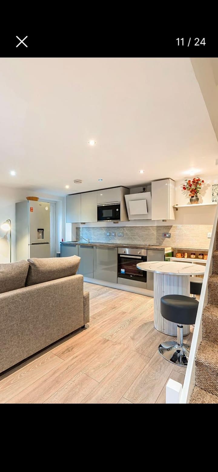 Cosy 3 Bedroom House In Beautiful Location - London