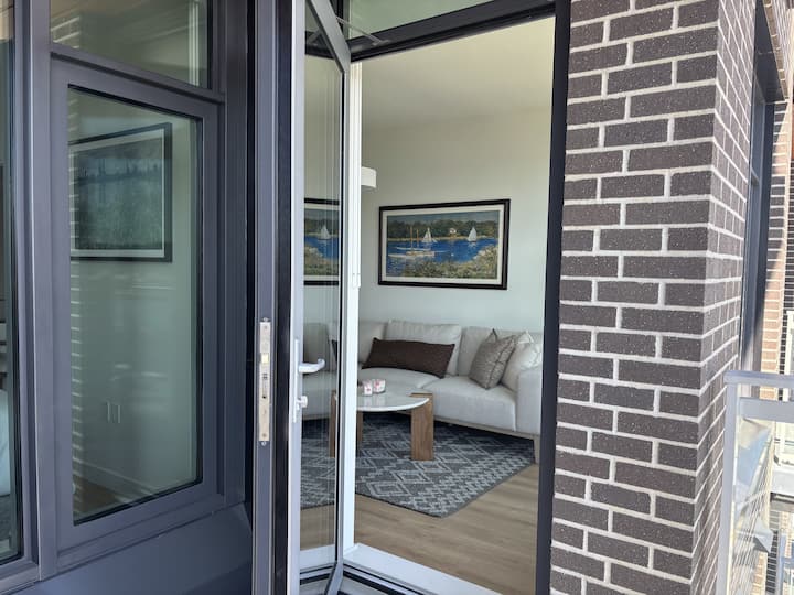 Luxury Waterfront Apartment In North Vancouver - North Vancouver