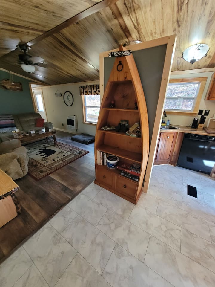 Mountain Cove, A Couples Getaway - Hiawassee, GA