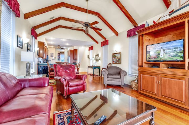 Kings Court-beachfront Sgi Vacation Rental - 聖喬治島