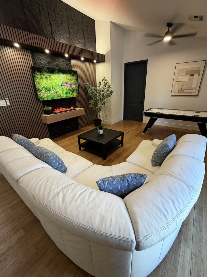 Luxury Vegas 5br Retreat | Pool Jacuzzi Sauna - Las Vegas, NV