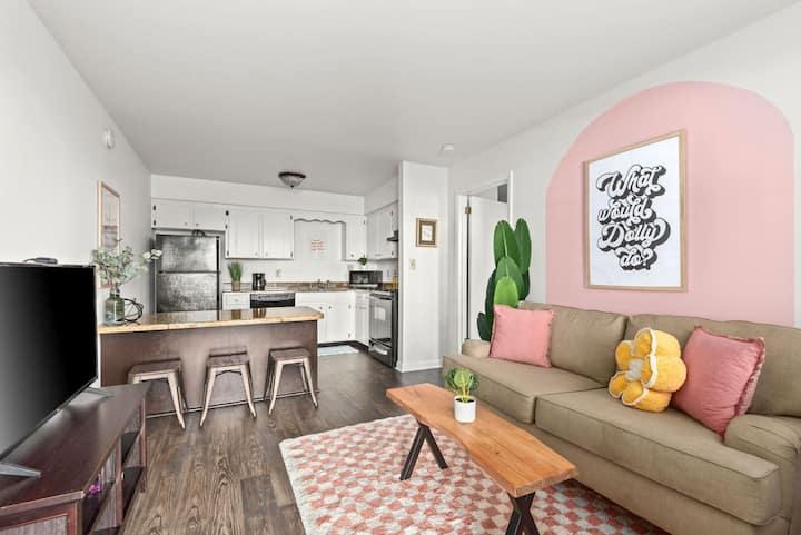 Dolly Getaway On Music Row - Relax And Unwind - Nashville, TN