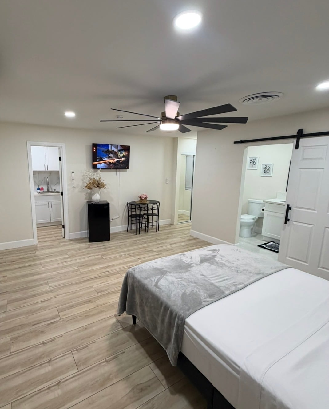 Modern Studio