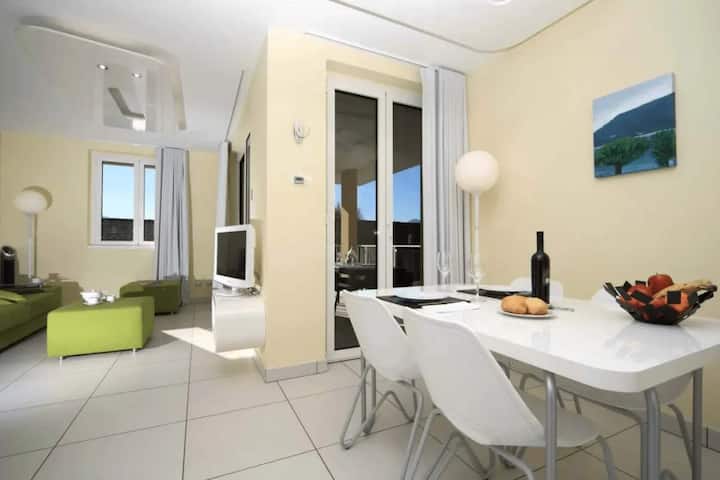 Apartment In Maccagno With Pool - Cannobio
