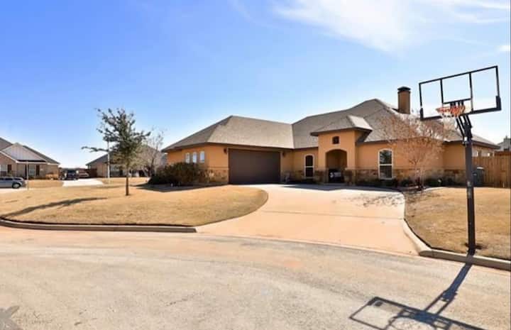 Furnished Executive Home W/ Pool, South Abilene - アビリーン, TX