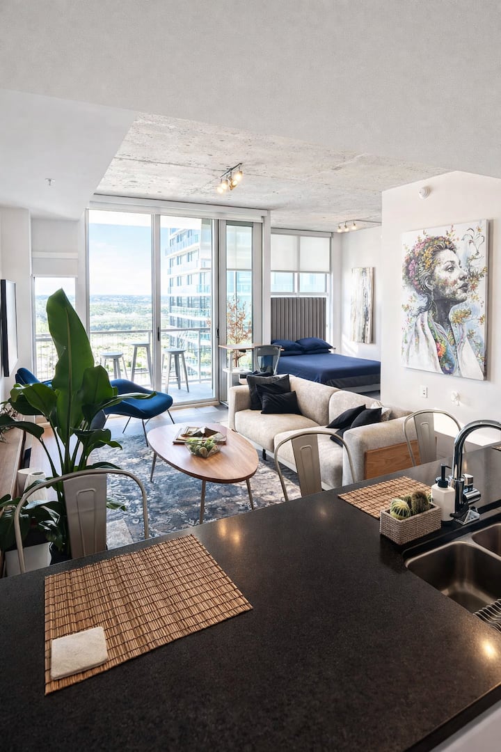 Walkable Designer Loft W/ Bay Views & Amenities - Miami, FL
