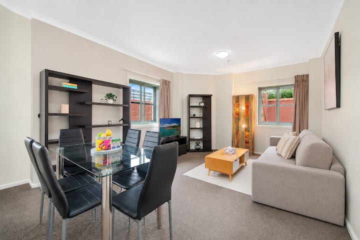 Harbour & City Living | Stylish 1br W Parking - Sydney
