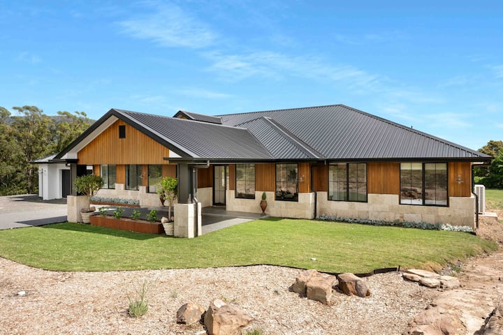 Luxury Retreat · Burrugin Lodge · Spa & Fireplace - Kangaroo Valley