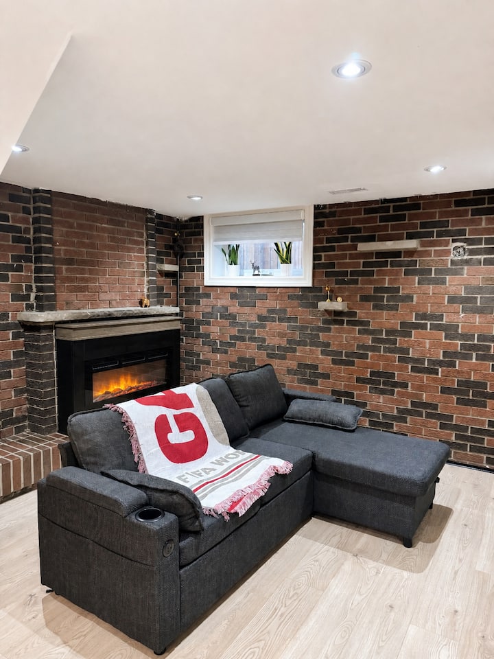 Charming Suite | Tub · Gym · Patio · Kids Play - Toronto