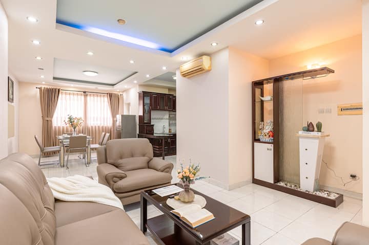 Your Summer Home In District 1 | Bright 2br Apt - Ho Si Minh-város