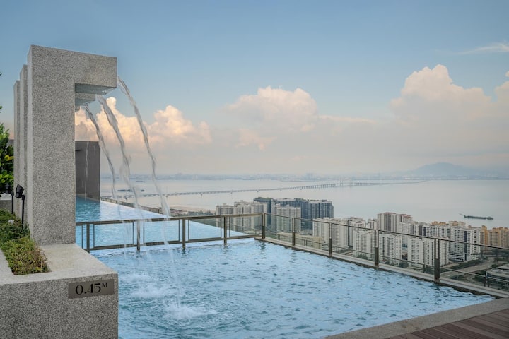 2 Pax 1br @ Iconic Regency | Infinity Pool Seaview - Bayan Lepas