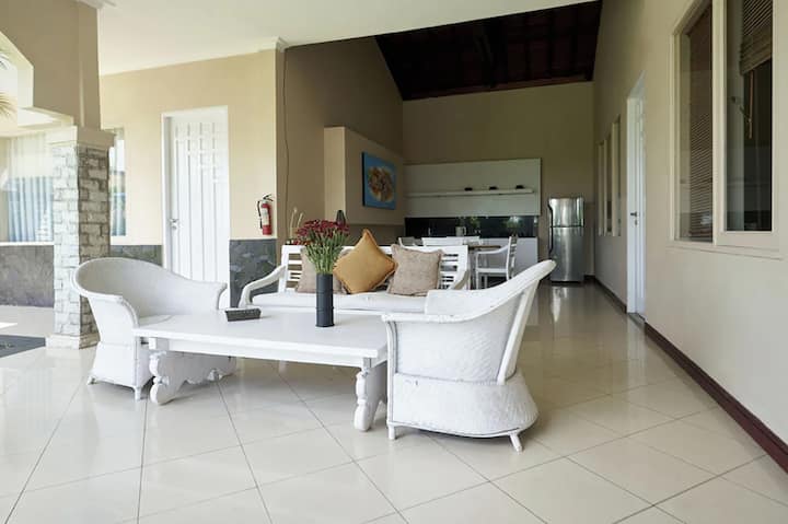 Cozy Villa In A Beverly Hills Villas Complex - Bali
