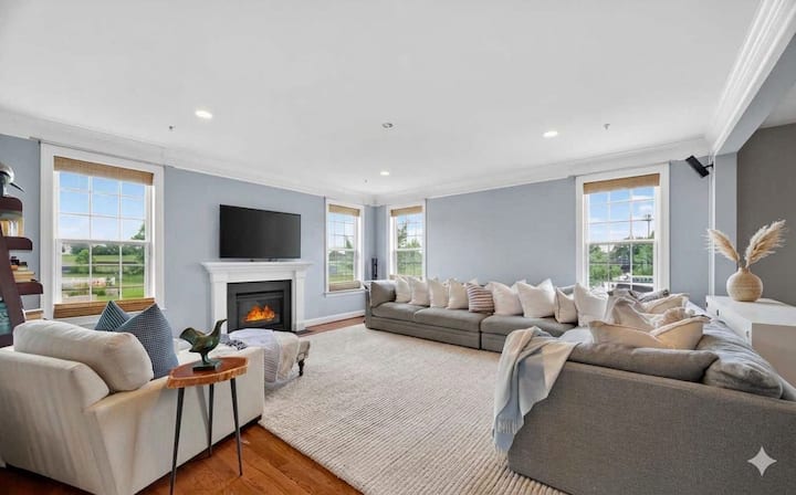 Luxury Suburban Oasis | Steps To Rock Creek - Rockville, MD