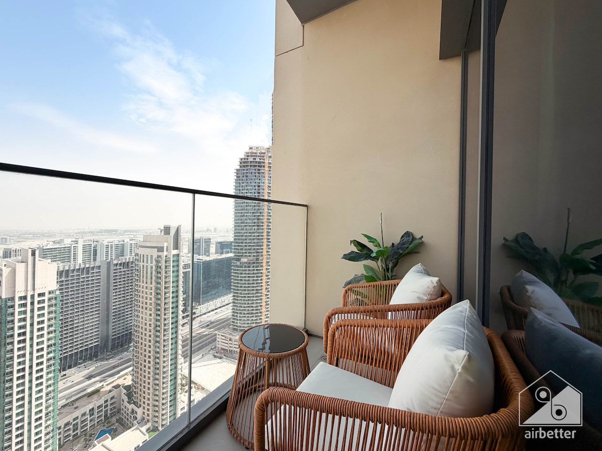 1 Bedroom Furnished Apartment with Skyline View · II — photo 2