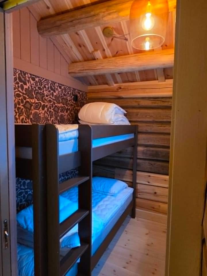 Lunt og stemningsfullt soverom med plass til to.