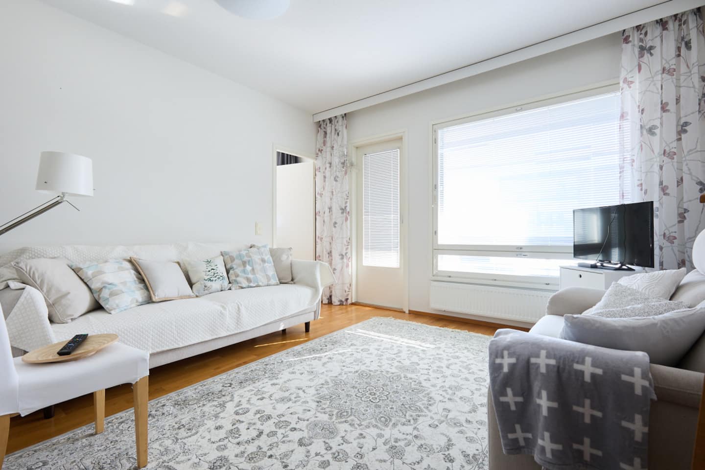 Bright 1br Apt In Central Raisio | Balcony & Sauna 2