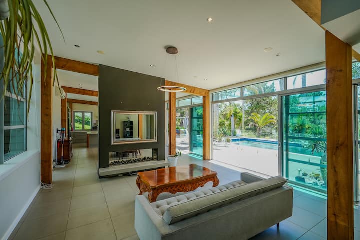 Rest+lush Bush+pool+ Spa+bbq+private - Riverhead