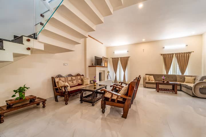 Stayvista At Bean & Brick Villa W/bonfire & Garden - Chikkamagaluru