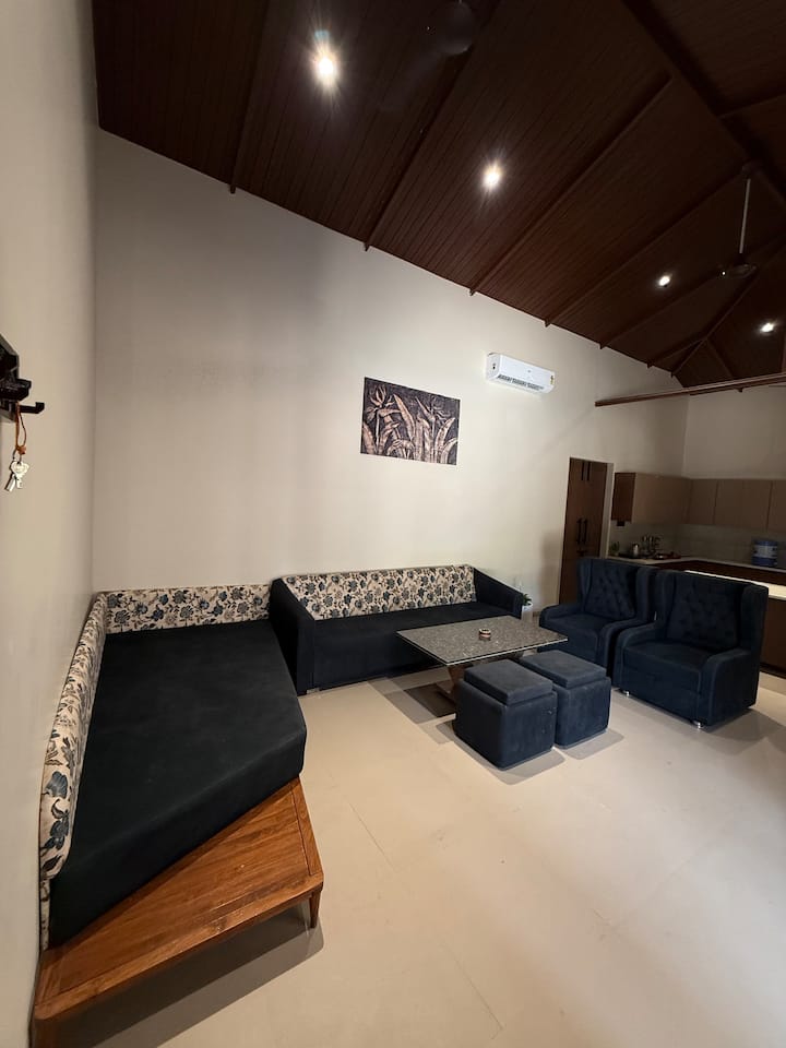 Elara By Harikaush |Serene Villa With Private Pool - Ujjain