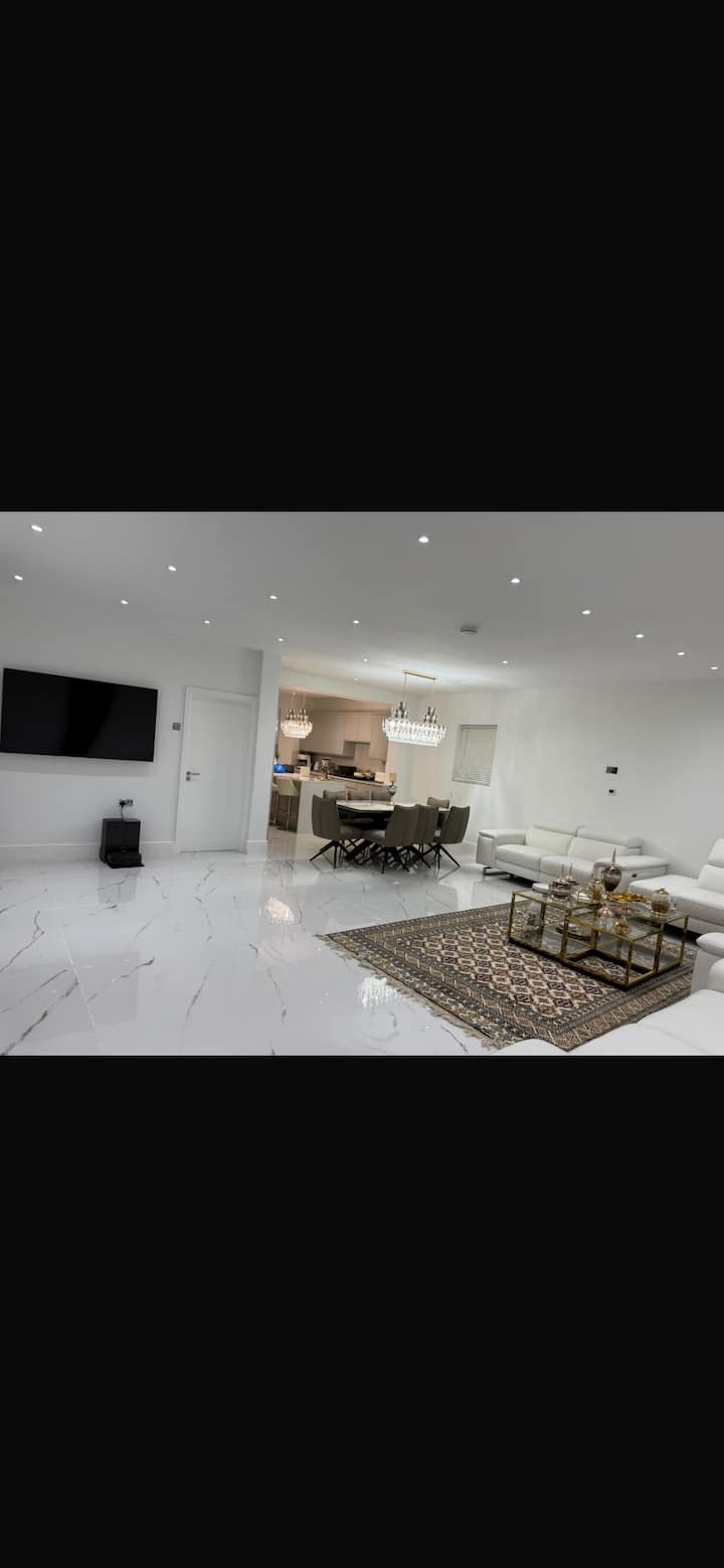 Nice Modern Luxurious House - Luton