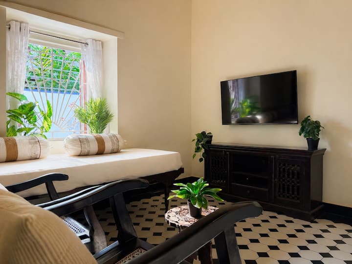 Living room image 7