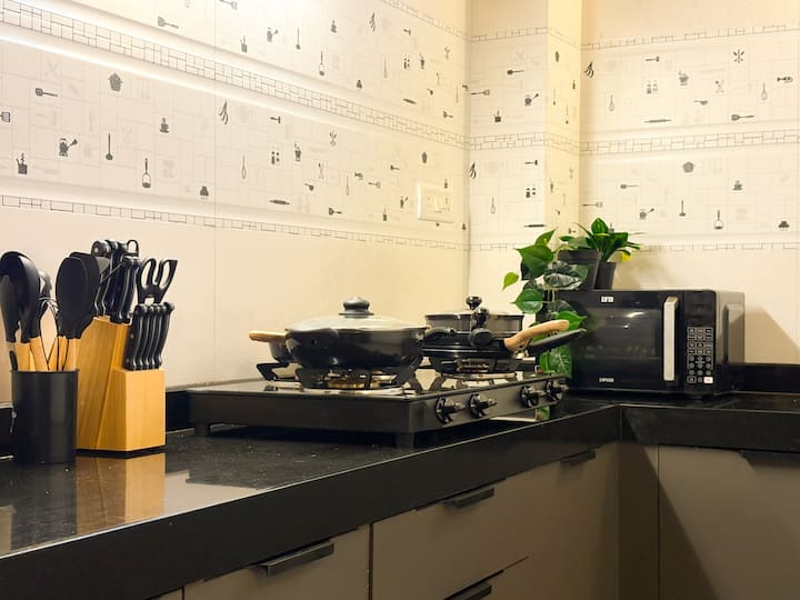 Full kitchen image 2