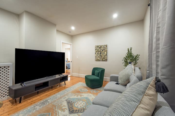 3br-1ba Central & Cozy Retreat/ Near T W Parking - Quincy, MA