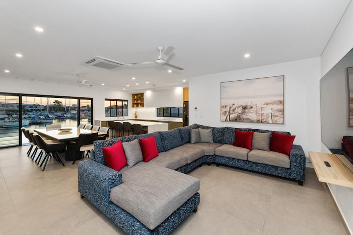 Marina Oasis: Boats ~ Breezes ~ Sunsets - Palmerston