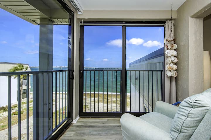 Bayfront Condo Mariner Pointe 712 Dolphins Reach - Sanibel, FL