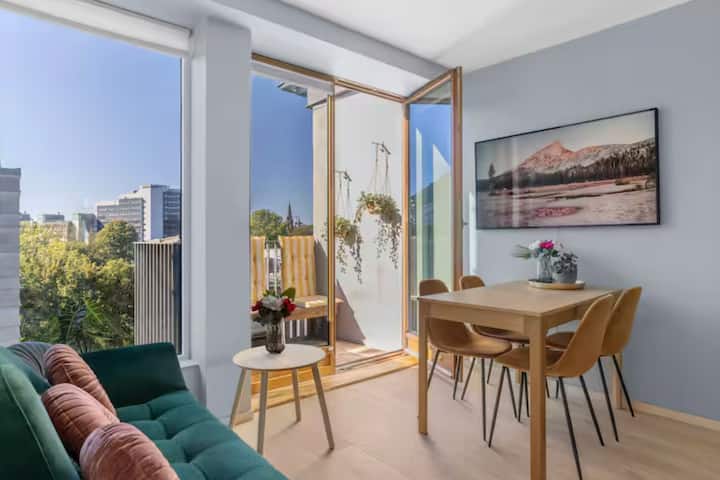 3 Bedroom W/ Free Parking And Sunny Balcony - Oslo