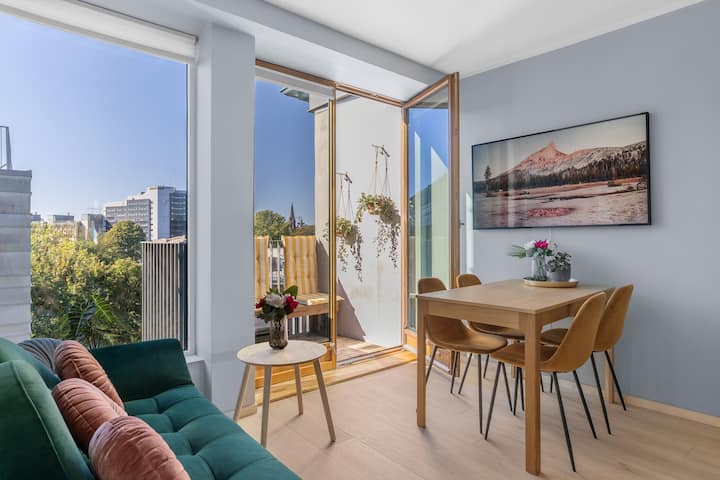 Central Penthouse W/ Balcony & Free Parking - Oslo