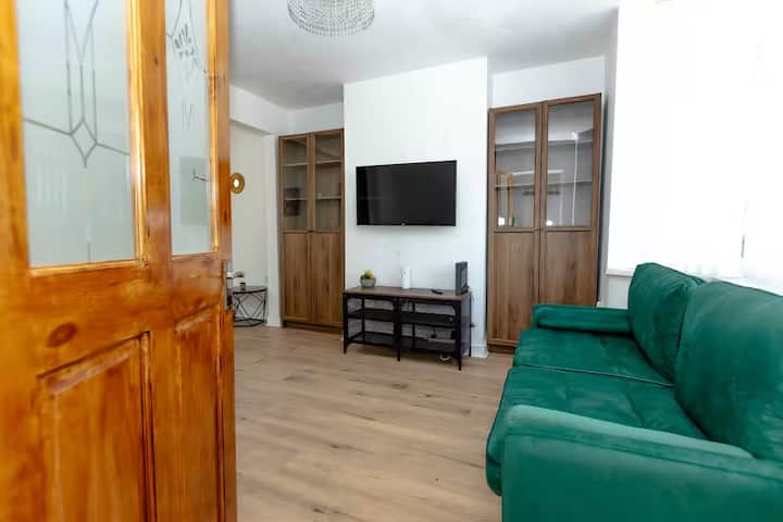 Stylish 2 Bed House - Chepstow