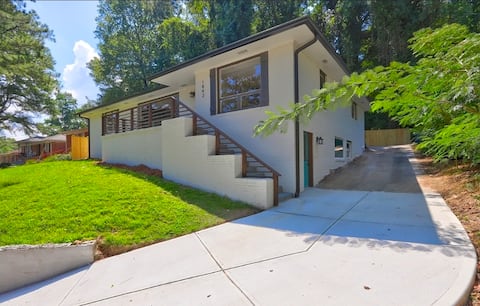 Popular Airbnb listing: 10 mins from Mercedes Benz stadium! in Dixie Hills
