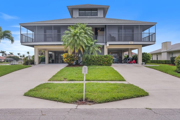 Stunning Ur Marco Waterfront Home - Marco Island, FL