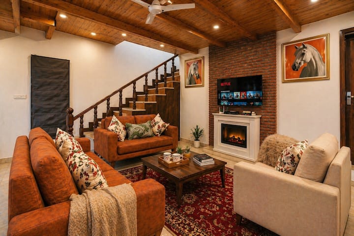 Himalayan Chalet Cottage On Mallroad |Galaxy Stays - Mussoorie