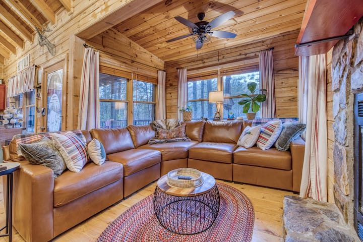 Mountain Cabin: Hot Tub, Games, Multi Level Decks - Estados Unidos