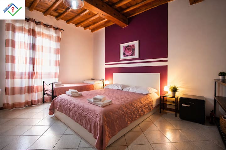 House: 7 Guests, 3 Bedrooms, 2 Bathrooms, Parking - Scandicci