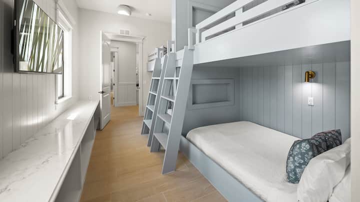 Bedroom 7 - Queen over queen bunk beds - En Suite bathroom