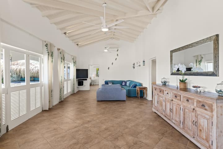 Harbour View - Spacious Home W/ Pool & Bay Views - Curaçao