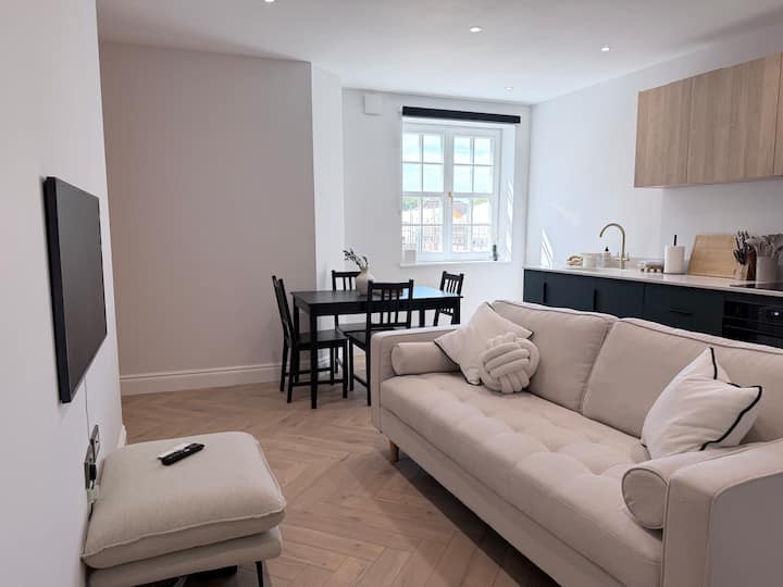 Modern Sustainable Apartment In Central Farnham - Farnham