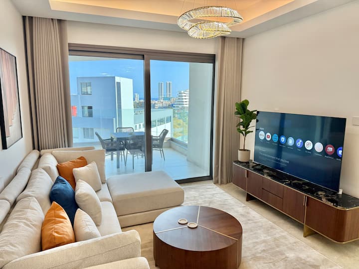 Luxury Living 301b - Stylish Flat With Pool - Limassol