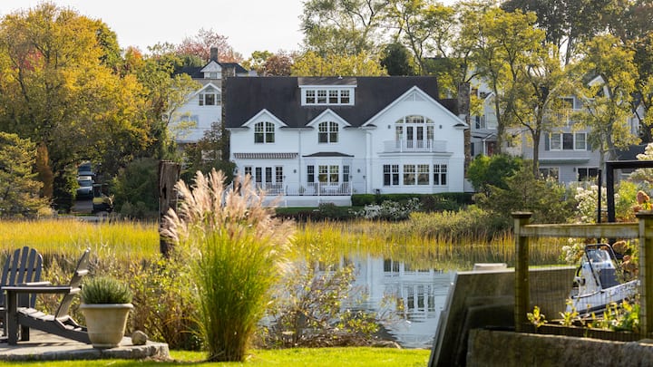 Stunning, Spacious, 5br Waterfront Home - Norwalk, CT