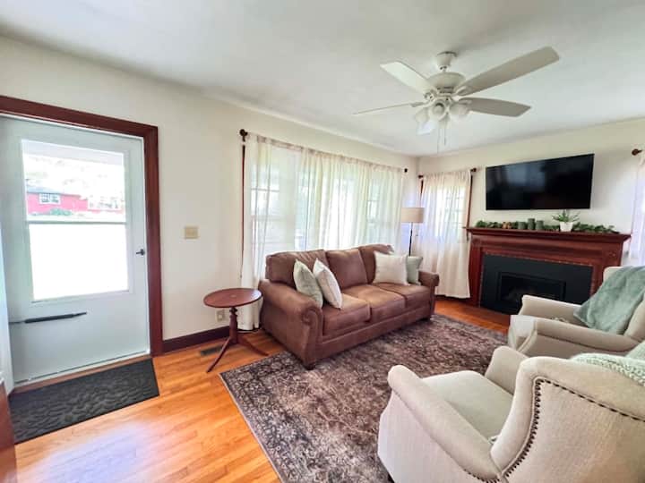 *Newly Renovated* 
Easily Walkable To Downtown! - Lewisburg, WV