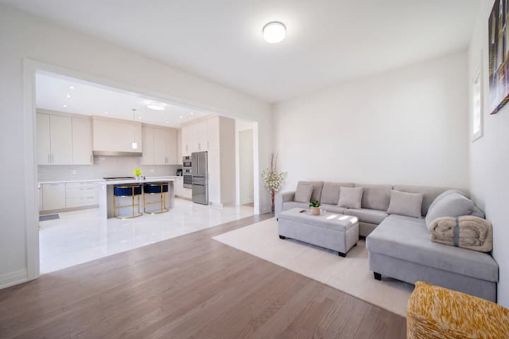 Detached & Spacious | 5 Bedroom Luxe | Bbq, Patio - Bolton