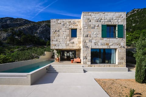 Popular Airbnb listing: Amada Mediterranean House in Općina Bol