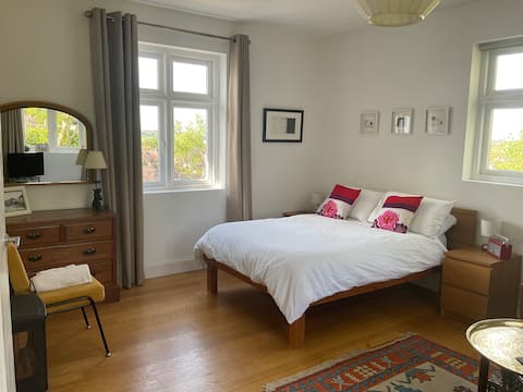 Top performing Airbnb: Self Contained Annexe ,own entrance in Filton
